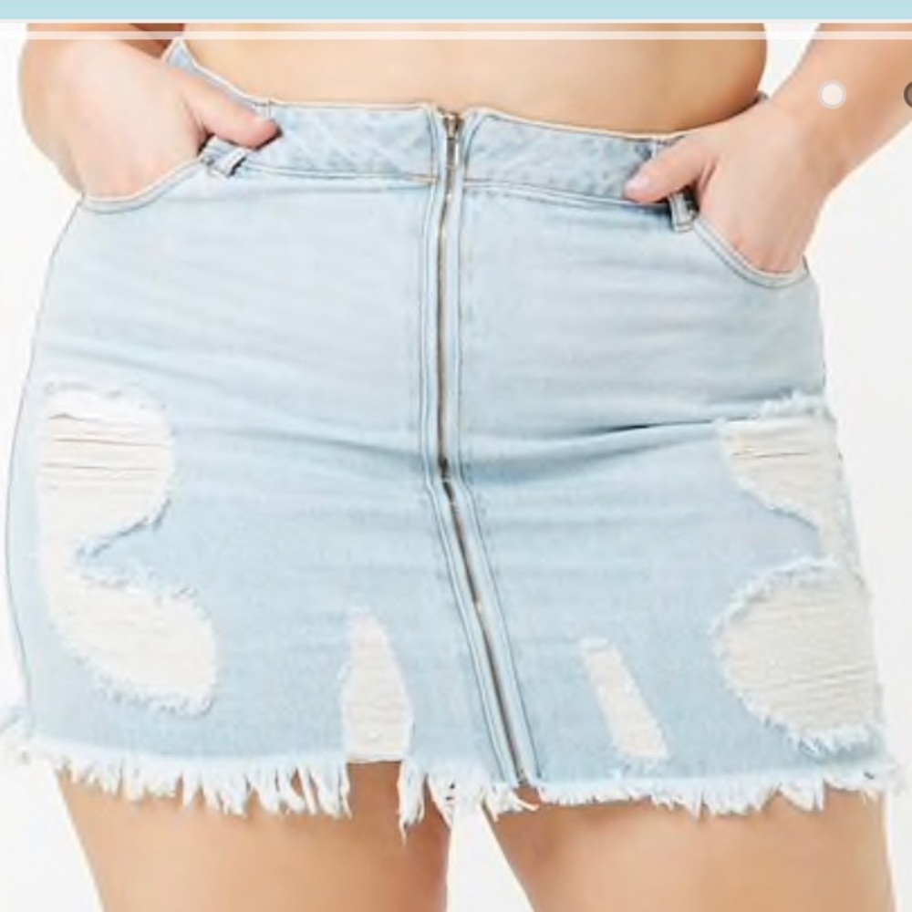 Plus size distressed denim mini skirt with zipper